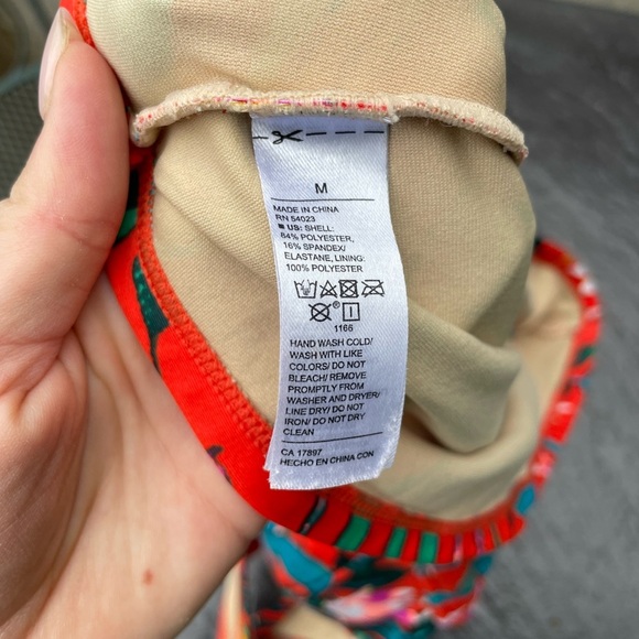 Tropical tankini sz m 🐠 - Picture 3 of 3